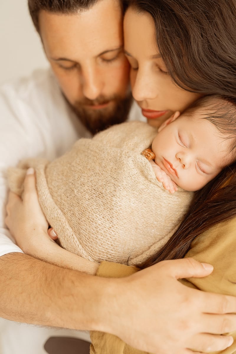 צילומי ניובורן בסטודיו או בית הלקוח