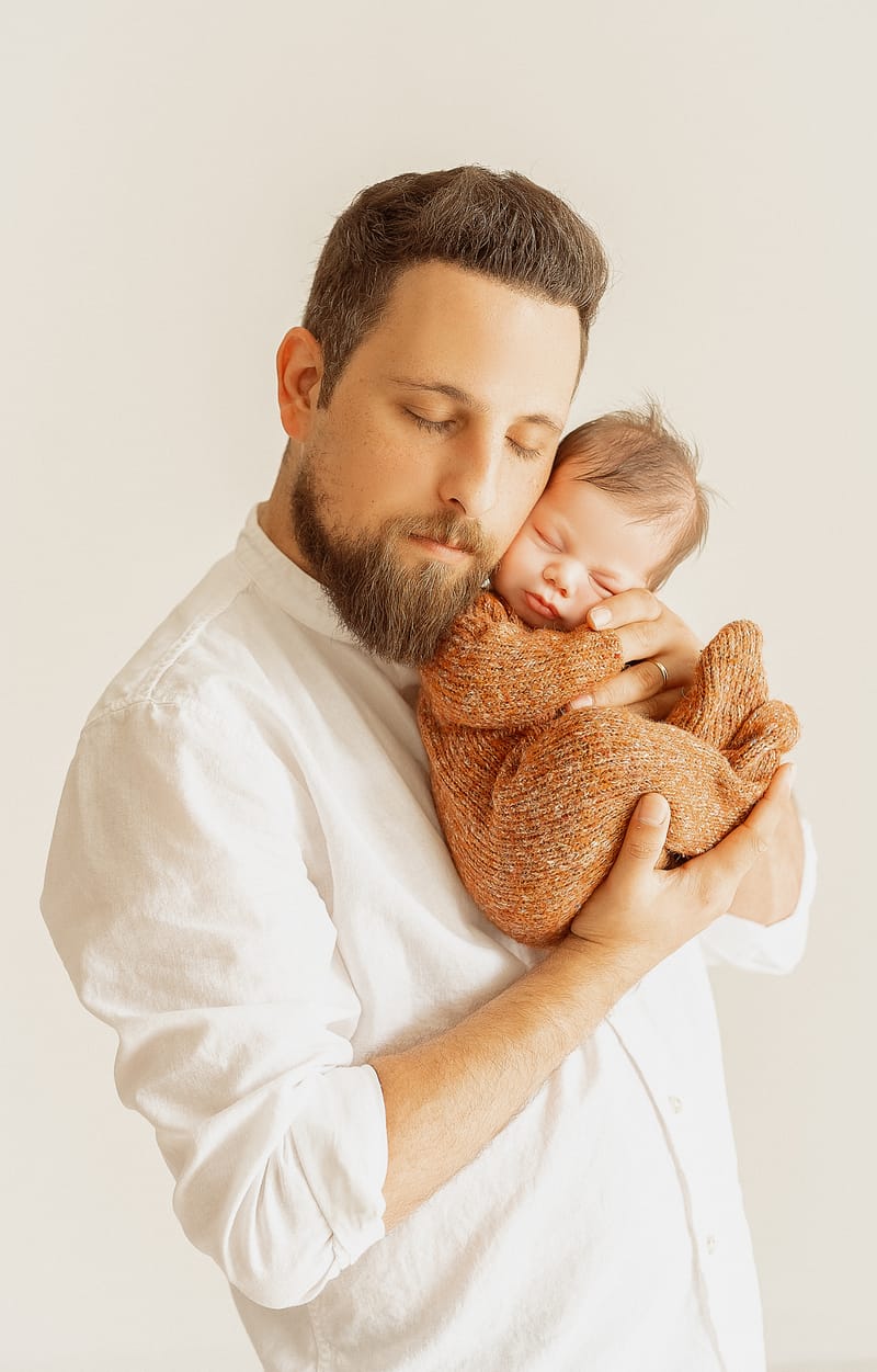 צילומי ניובורן בסטודיו או בית הלקוח