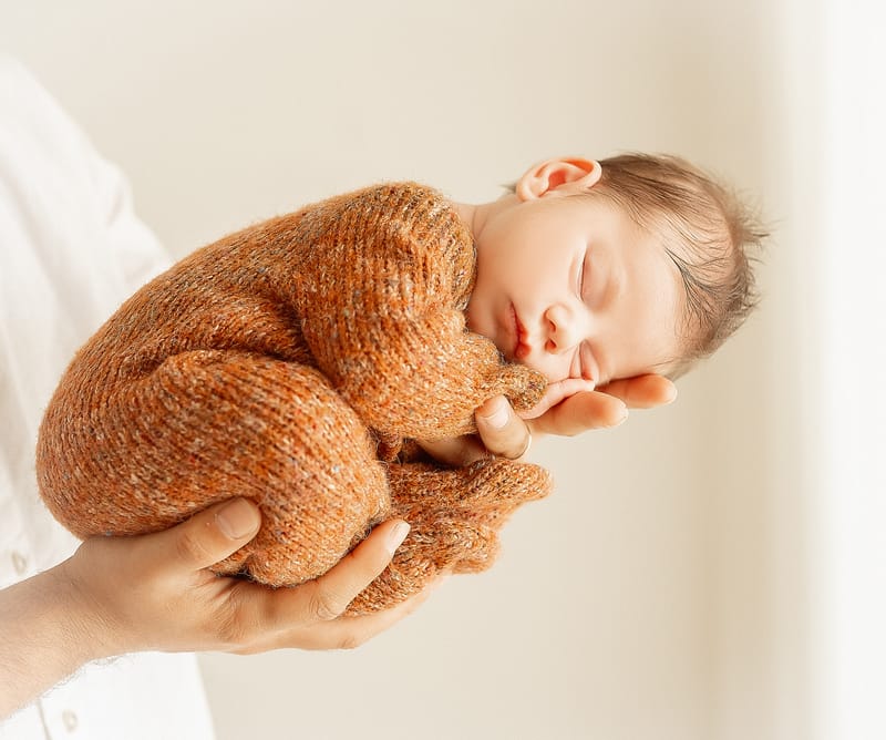 צילומי ניובורן בסטודיו או בית הלקוח