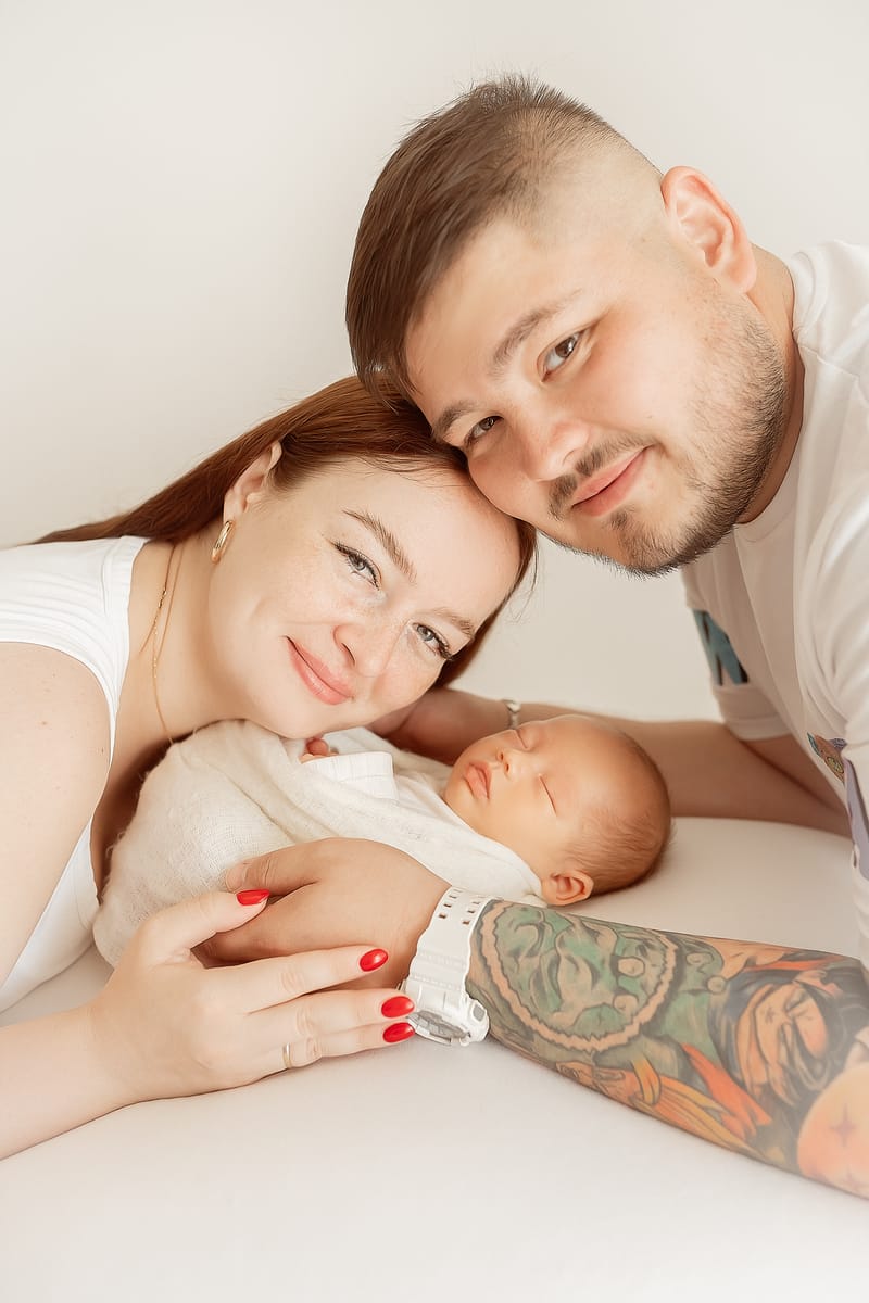 צילומי ניובורן בסטודיו או בית הלקוח