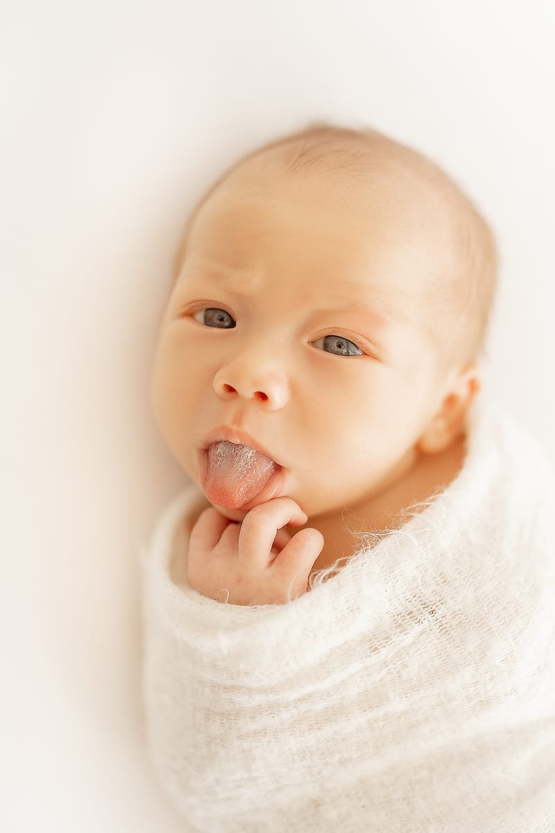 צילומי ניובורן בסטודיו או בית הלקוח