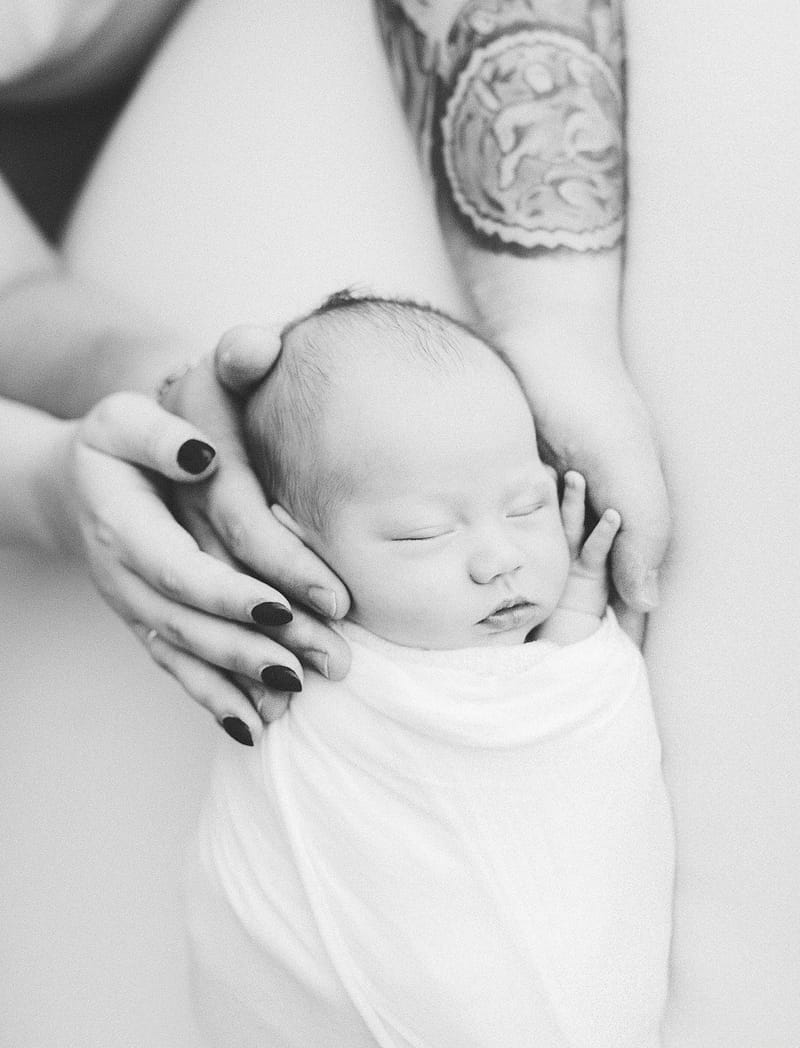 צילומי ניובורן בסטודיו או בית הלקוח