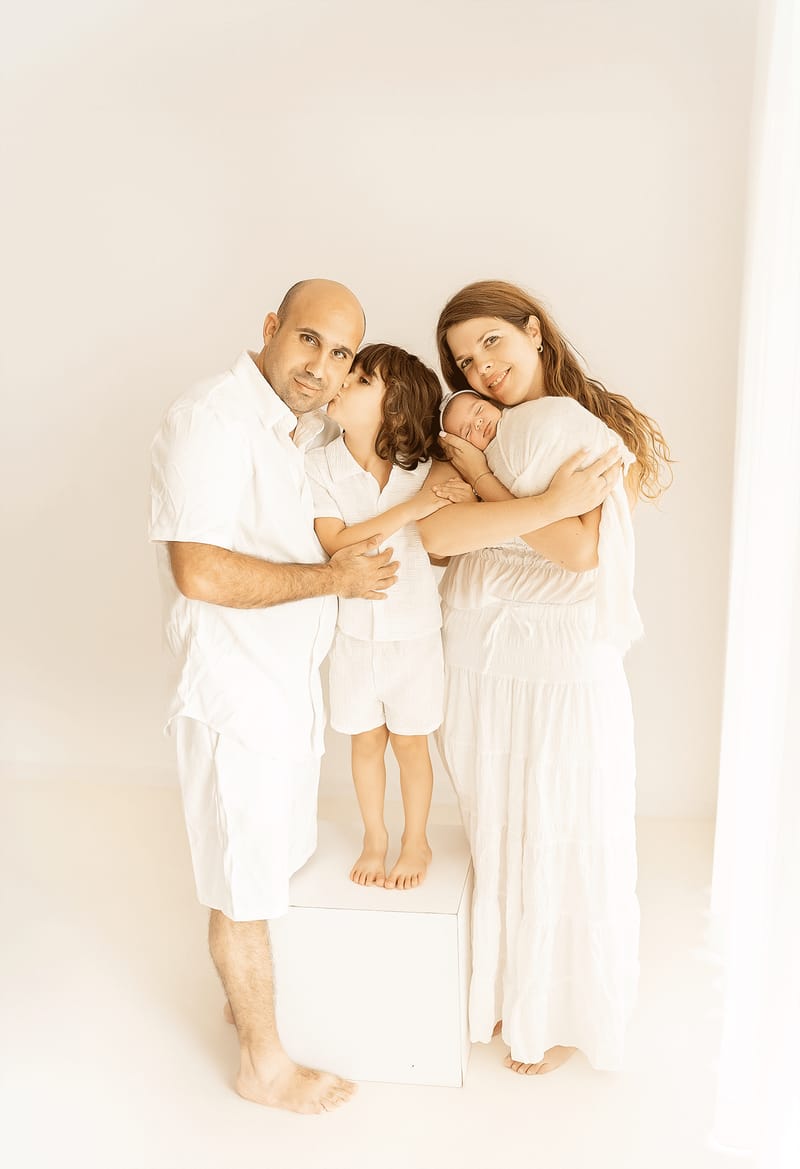 צילומי ניובורן בסטודיו או בית הלקוח