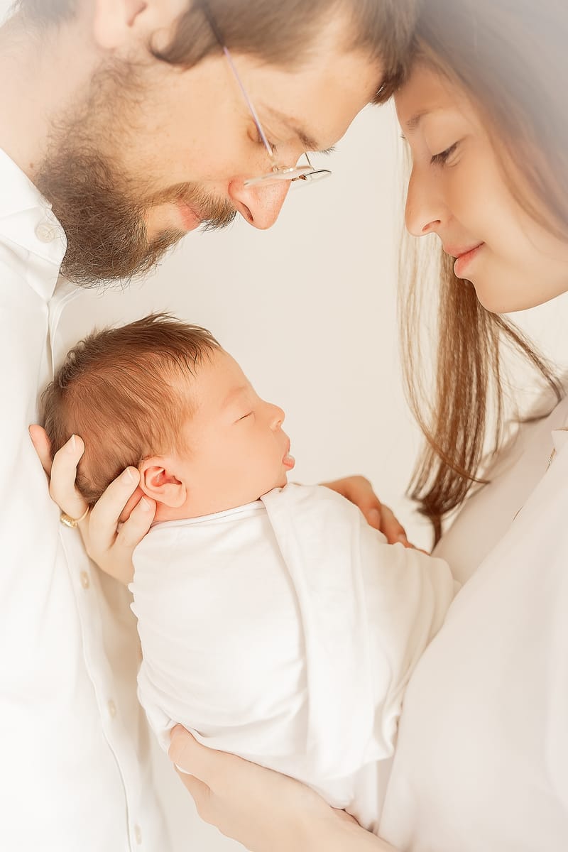 צילומי ניובורן בסטודיו או בית הלקוח