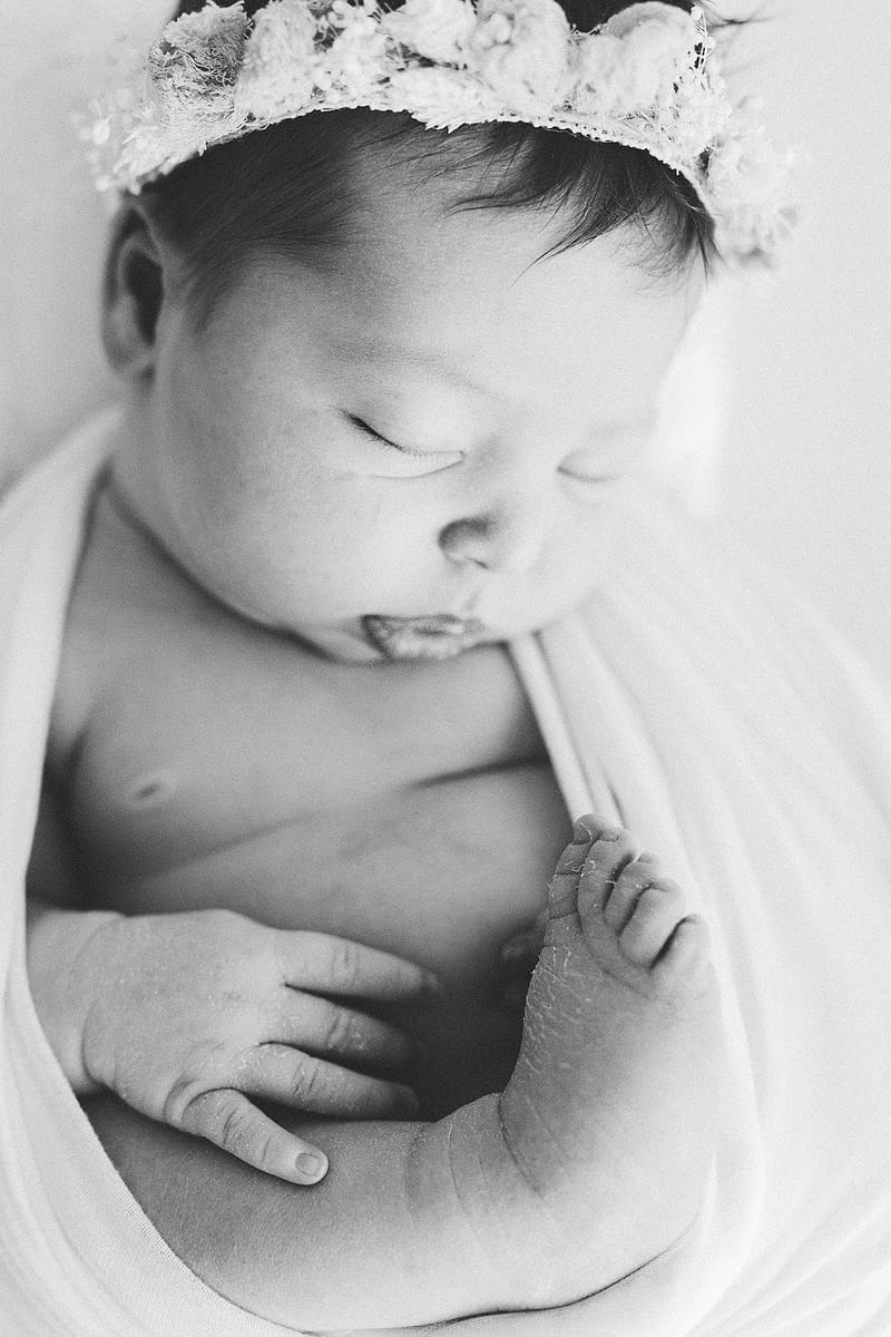 צילומי ניובורן בסטודיו או בית הלקוח