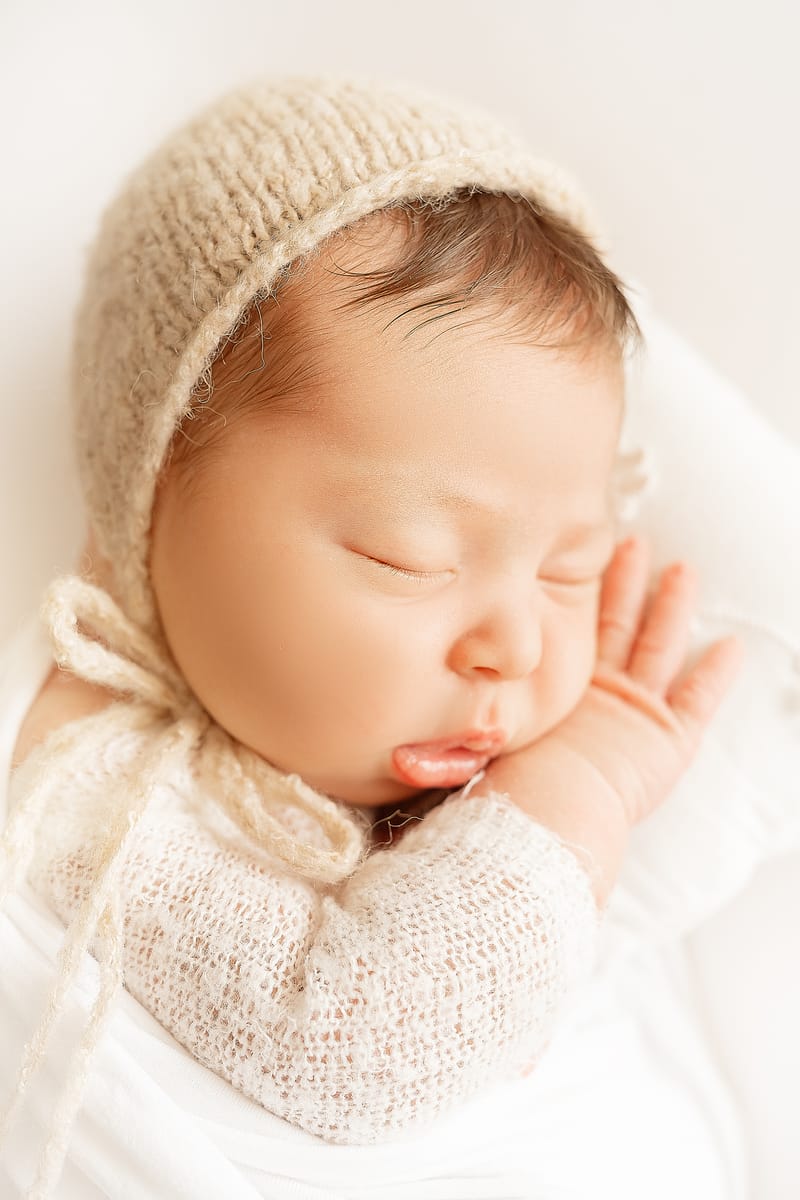 צילומי ניובורן בסטודיו או בית הלקוח