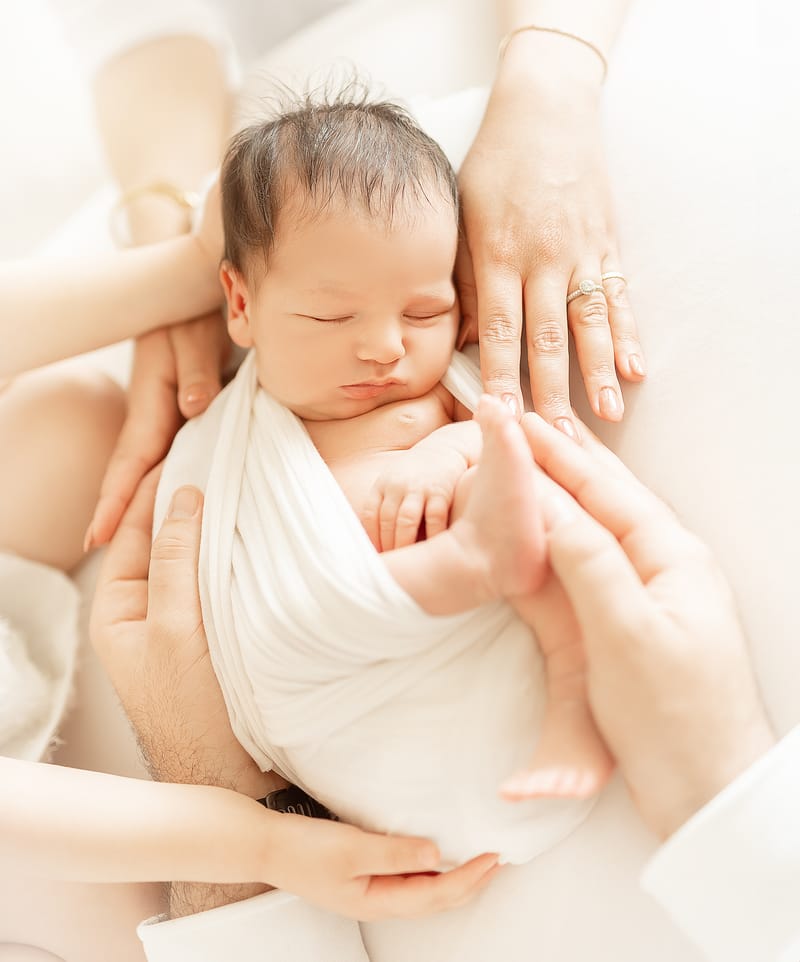 צילומי ניובורן בסטודיו או בית הלקוח