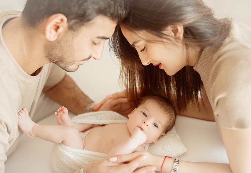 צילומי ניובורן בסטודיו או בית הלקוח