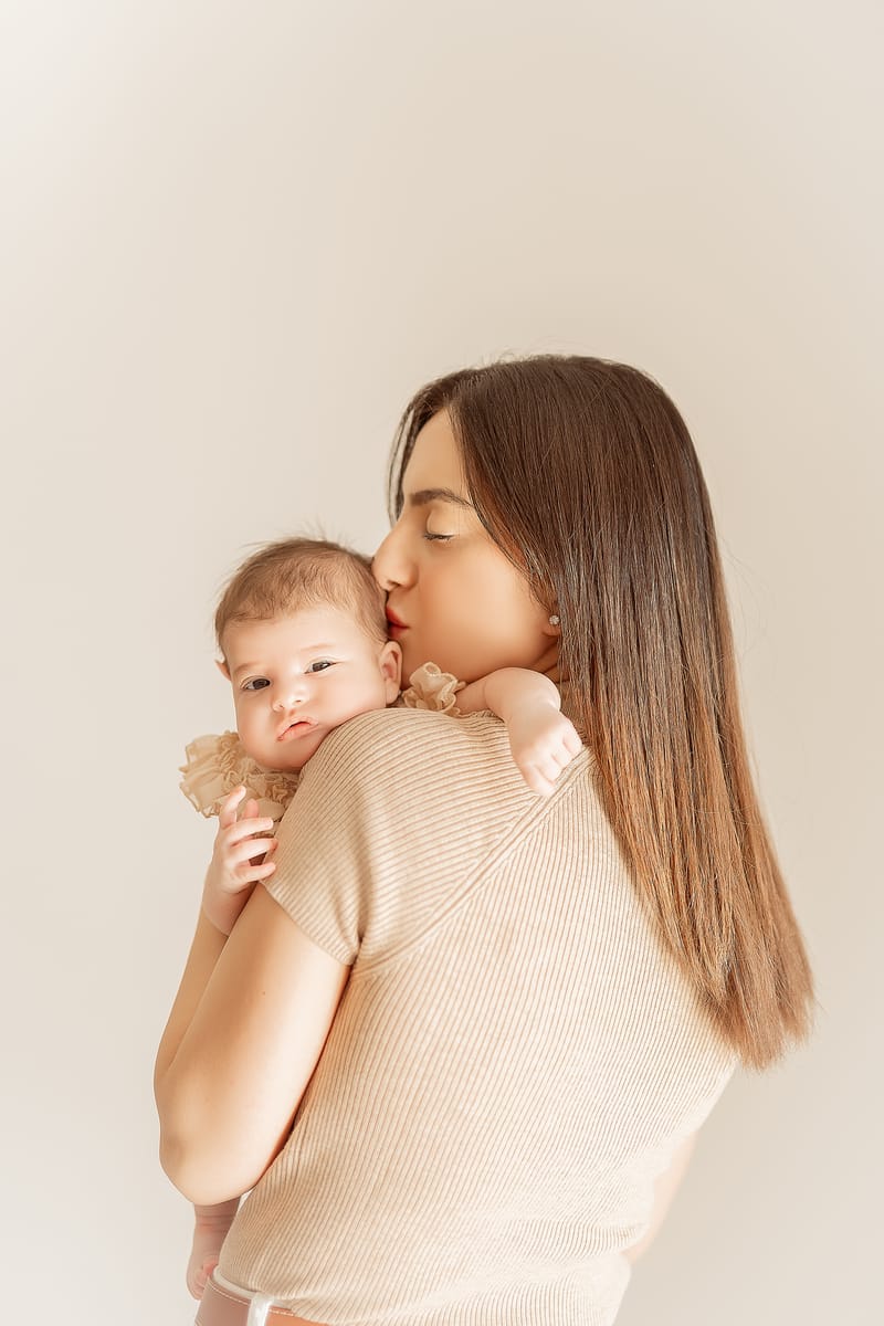 צילומי ניובורן בסטודיו או בית הלקוח