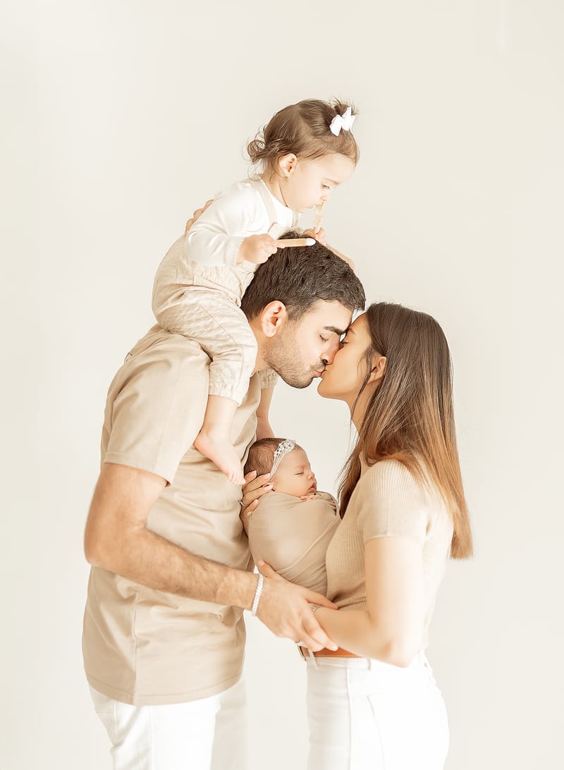 צילומי ניובורן בסטודיו או בית הלקוח