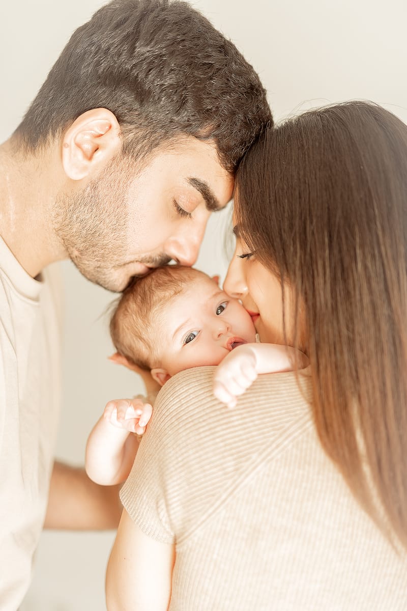 צילומי ניובורן בסטודיו או בית הלקוח