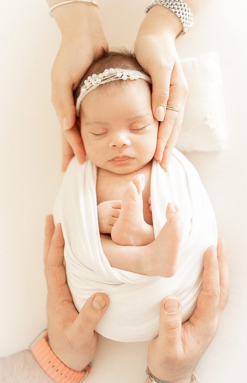 צילומי ניובורן בסטודיו או בית הלקוח