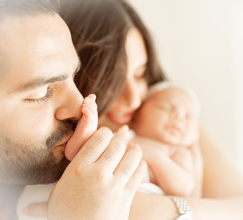 צילומי ניובורן בסטודיו או בית הלקוח