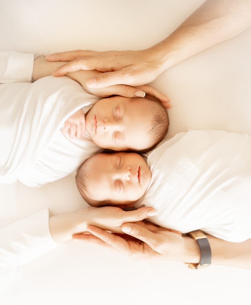 צילומי ניובורן בסטודיו או בית הלקוח