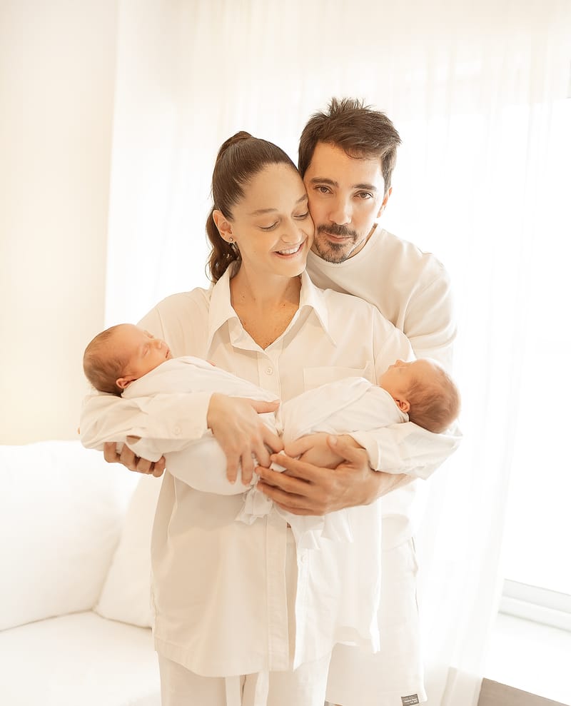 צילומי ניובורן בסטודיו או בית הלקוח