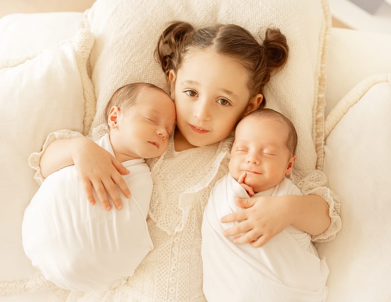 צילומי ניובורן בסטודיו או בית הלקוח