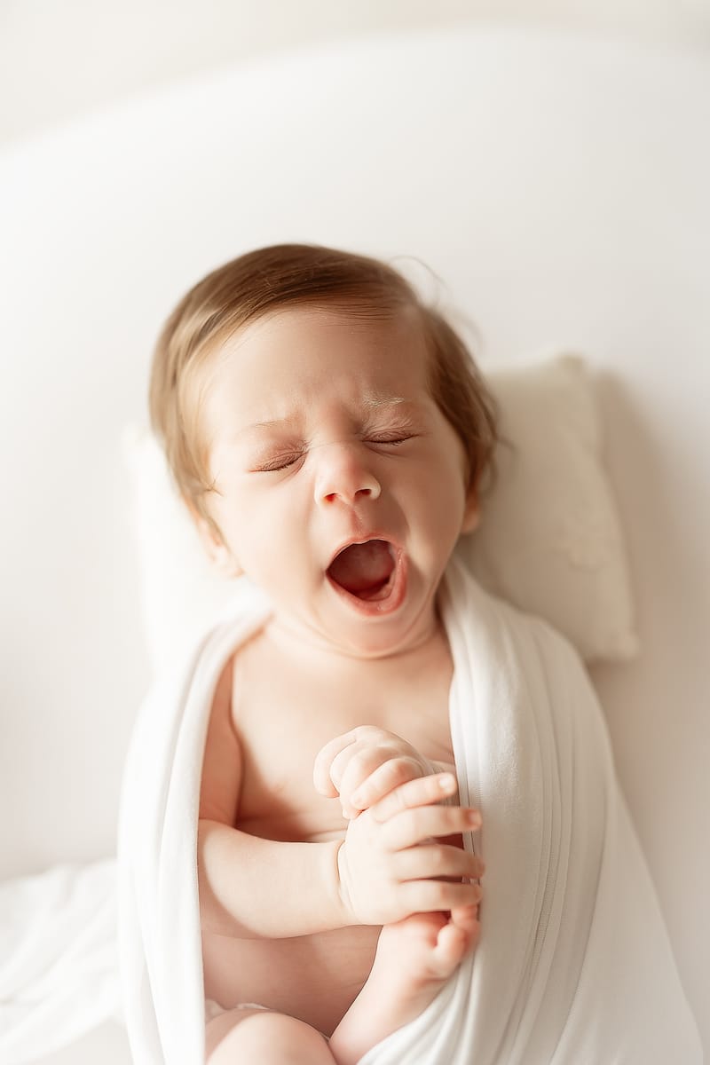 צילומי ניובורן בסטודיו או בית הלקוח