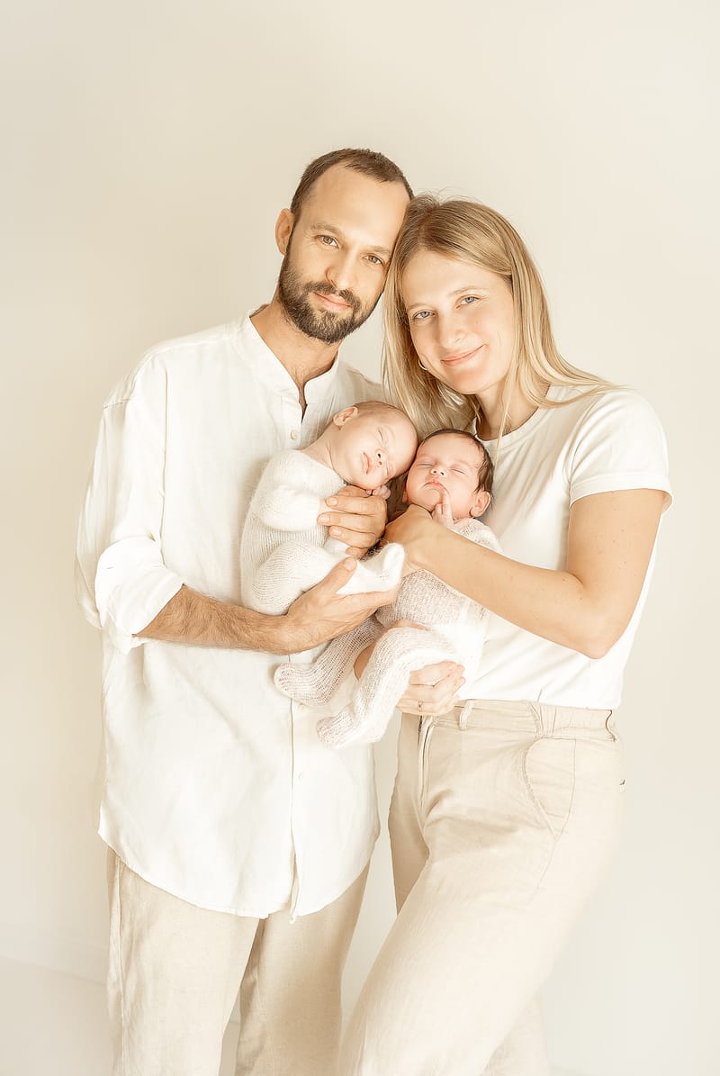 צילומי ניובורן בסטודיו או בית הלקוח