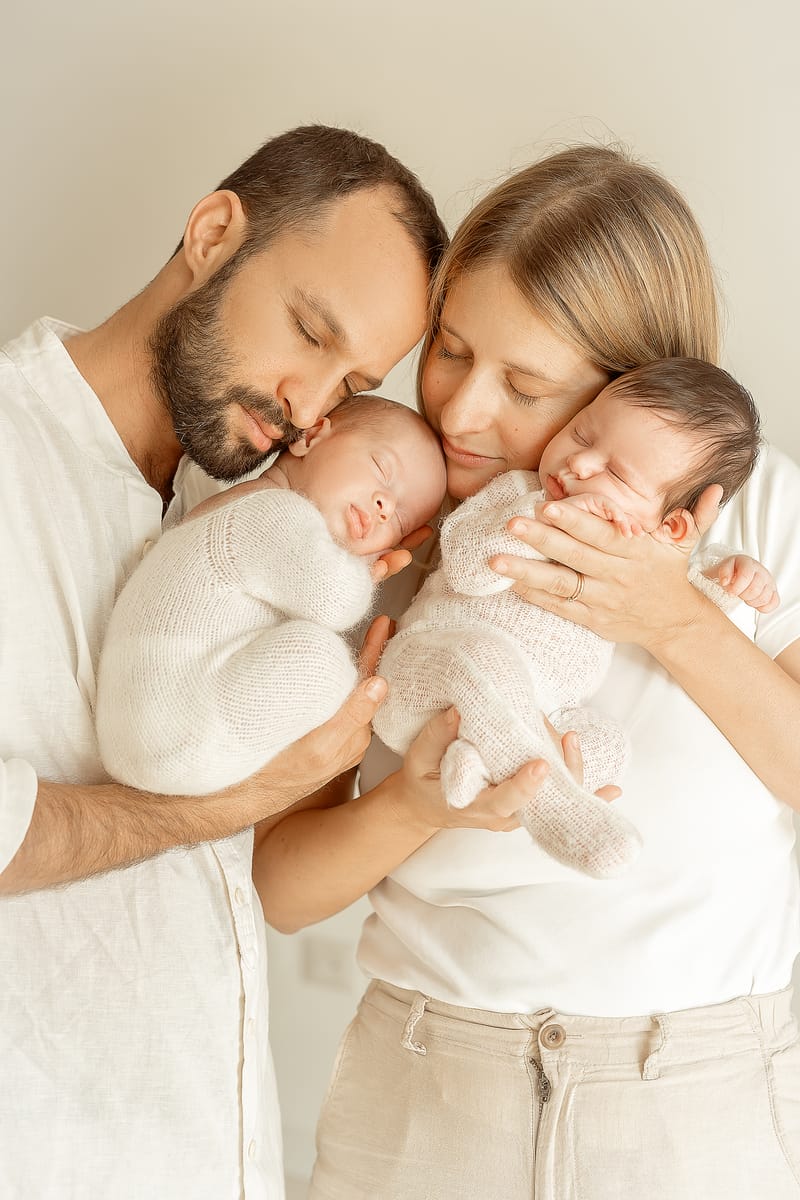 צילומי ניובורן בסטודיו או בית הלקוח