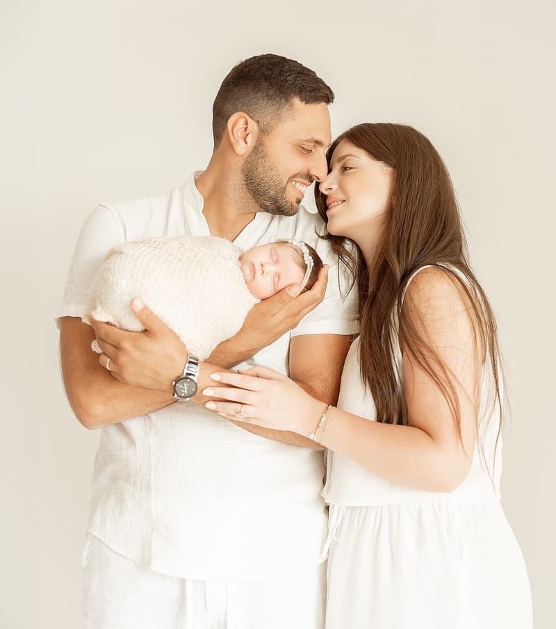 צילומי ניובורן בסטודיו או בית הלקוח