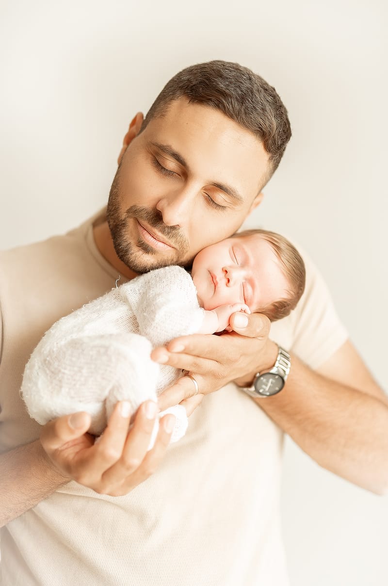 צילומי ניובורן בסטודיו או בית הלקוח