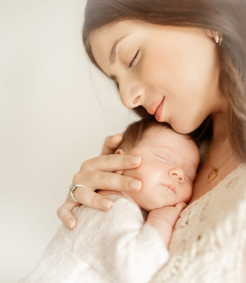 צילומי ניובורן בסטודיו או בית הלקוח