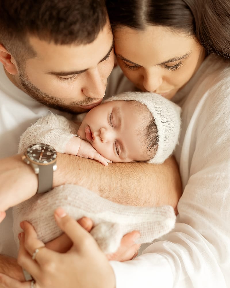 צילומי ניובורן בסטודיו או בית הלקוח