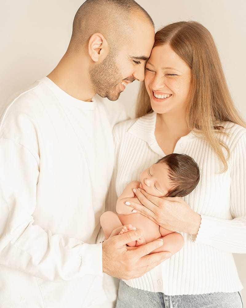 צילומי ניובורן בסטודיו או בית הלקוח