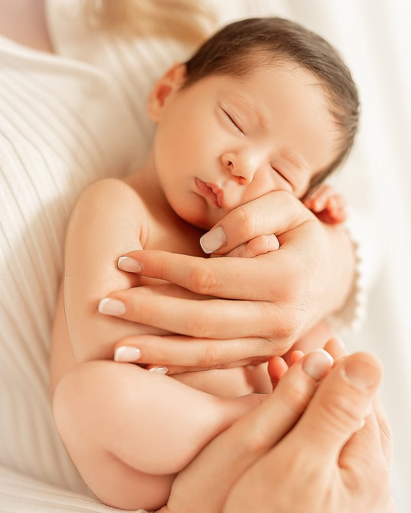 צילומי ניובורן בסטודיו או בית הלקוח