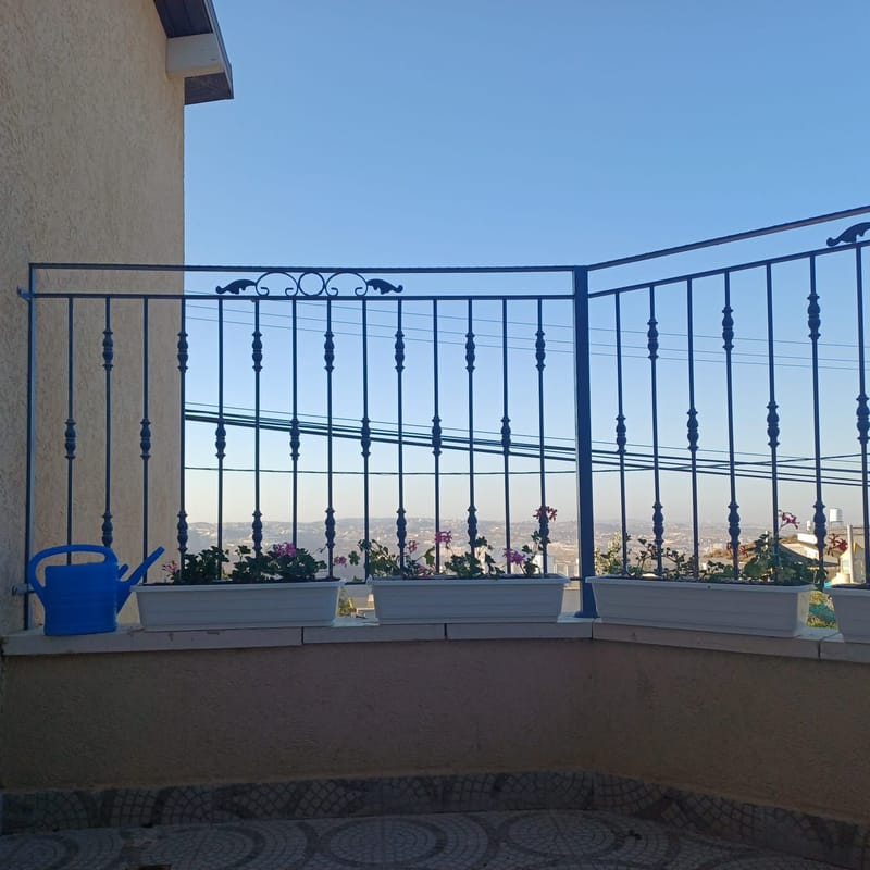 ביישוב מיצד מתחם נופש כפרי ומפנק במיקום מרכזי (ממש מאחורי התחנה ) קרוב לבתי כנסיות מקווה ומכולת כולל שתי יחידות שניתנות גם להשכרה בנפרד בית קומת קרקע כולל שני חדרי שינה ממוזגים חדר שינה לזוג וחדר ילדים סה"כ 6 מיטות