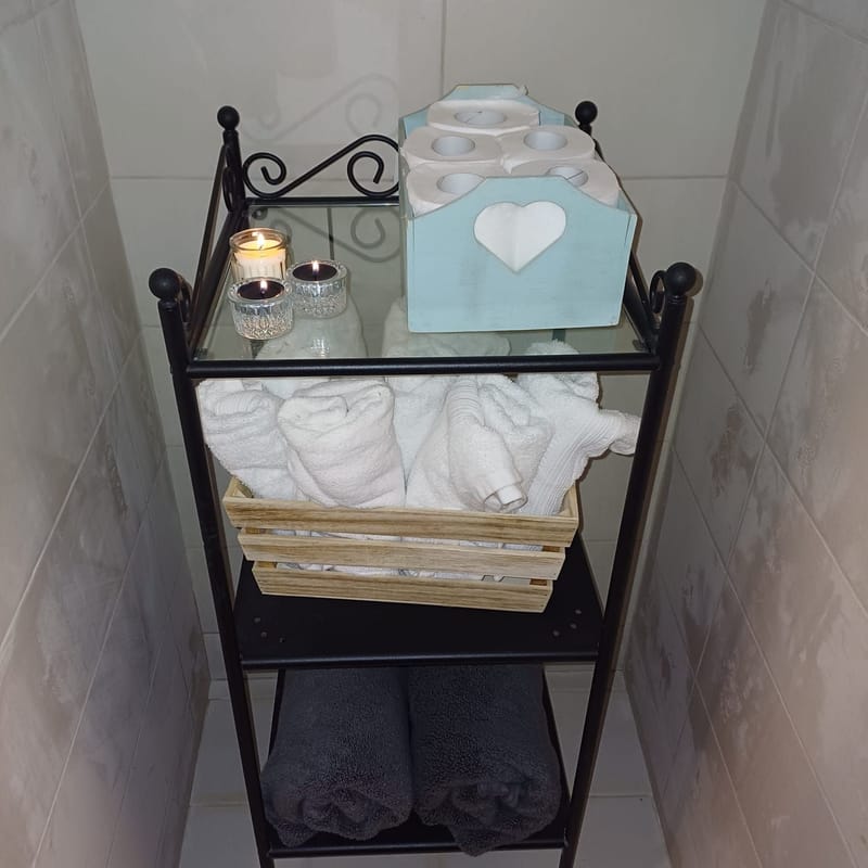 ביישוב מיצד מתחם נופש כפרי ומפנק במיקום מרכזי (ממש מאחורי התחנה ) קרוב לבתי כנסיות מקווה ומכולת כולל שתי יחידות שניתנות גם להשכרה בנפרד בית קומת קרקע כולל שני חדרי שינה ממוזגים חדר שינה לזוג וחדר ילדים סה"כ 6 מיטות