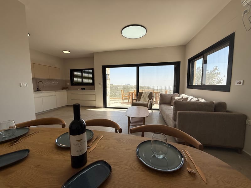 ✨ברוכים הבאים למול מדבר - חווית אירוח מעוררת השראה בלב הנוף✨