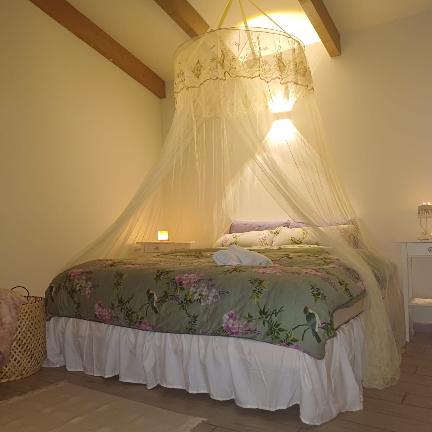 In the settlement of Mizd, a luxurious rural vacation complex in a central location (right behind the station), close to synagogues, a mikveh, and a grocery store. Includes two units that can also be rented separately. Ground floor house includes two air-conditioned bedrooms, a bedroom for a couple, and a children's room. Total of 6 beds.