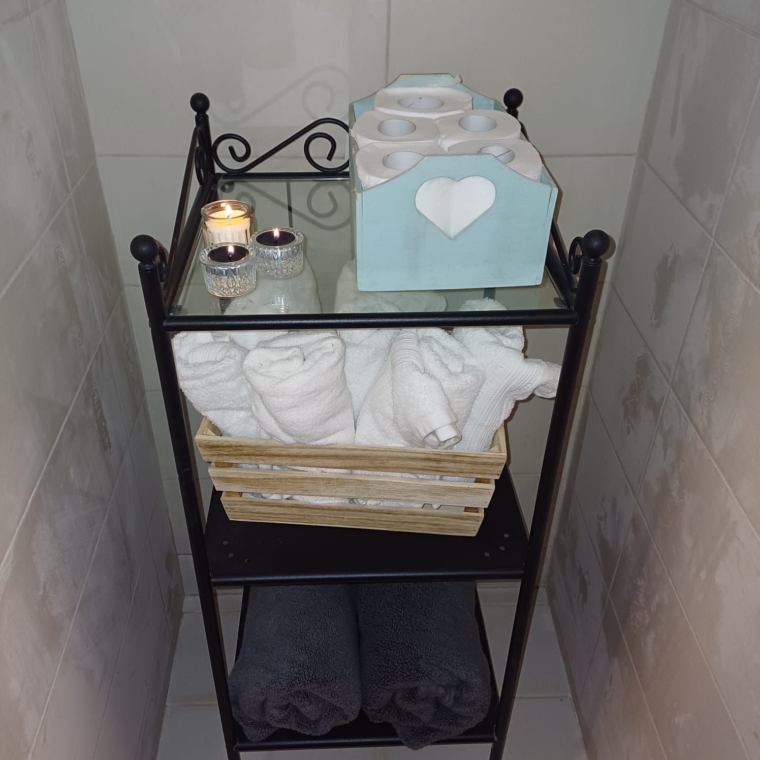 In the settlement of Mizd, a luxurious rural vacation complex in a central location (right behind the station), close to synagogues, a mikveh, and a grocery store. Includes two units that can also be rented separately. Ground floor house includes two air-conditioned bedrooms, a bedroom for a couple, and a children's room. Total of 6 beds.