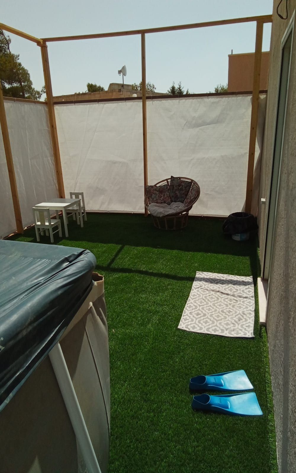 In the settlement of Mizd, a luxurious rural vacation complex in a central location (right behind the station), close to synagogues, a mikveh, and a grocery store. Includes two units that can also be rented separately. Ground floor house includes two air-conditioned bedrooms, a bedroom for a couple, and a children's room. Total of 6 beds.