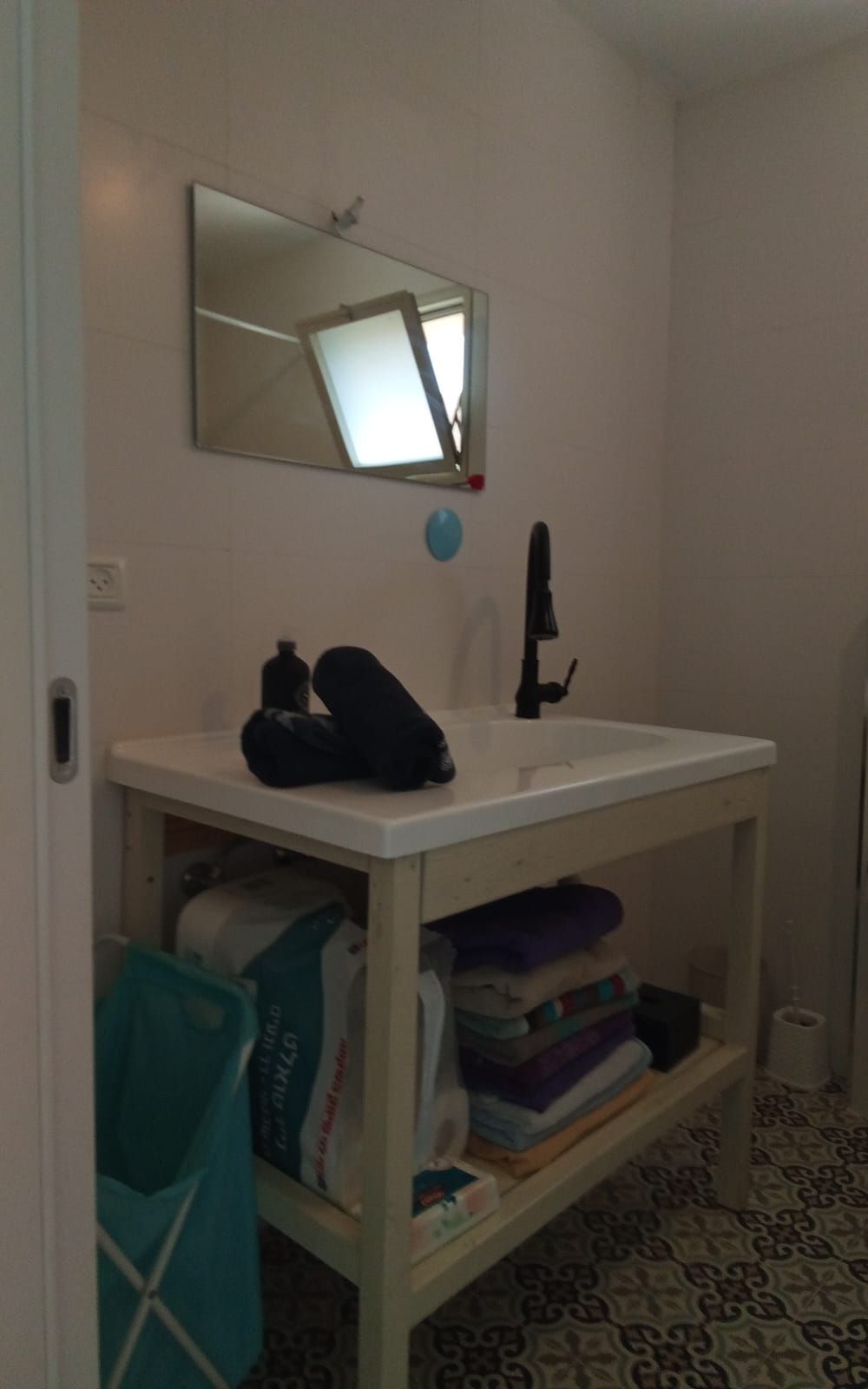 In the settlement of Mizd, a luxurious rural vacation complex in a central location (right behind the station), close to synagogues, a mikveh, and a grocery store. Includes two units that can also be rented separately. Ground floor house includes two air-conditioned bedrooms, a bedroom for a couple, and a children's room. Total of 6 beds.