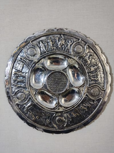 מי אנחנו image