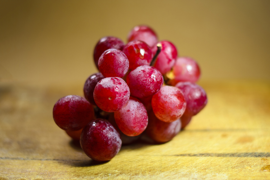 Grappe de raisin à peau rosée