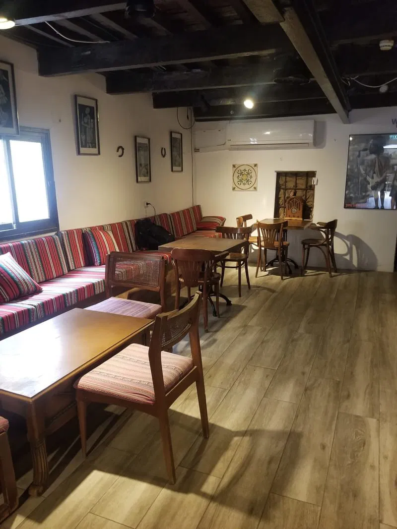 נקודת עניין - אכסנית אל-יקור (האורווה)