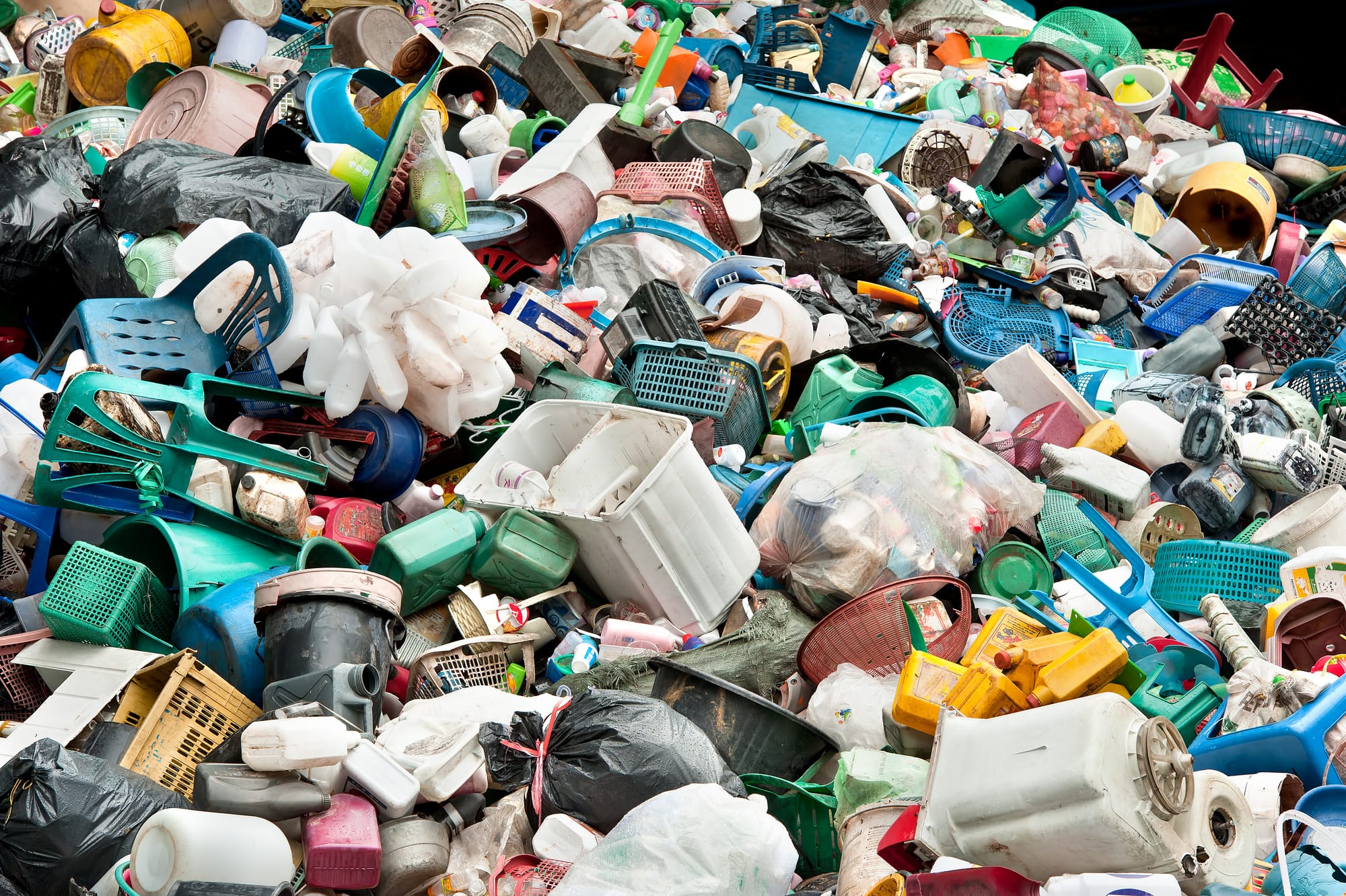 Who continues to lead the nation in pollution?