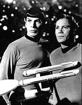 Leonard_Nimoy_William_Shatner_Star_Trek_1968