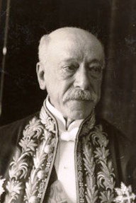 ABBASSARE I TONI
IL PAESE È STANCO