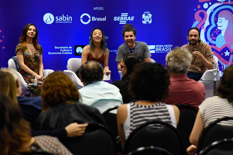 Debate sobre Alice Júnior no Hotel Grand Mercure