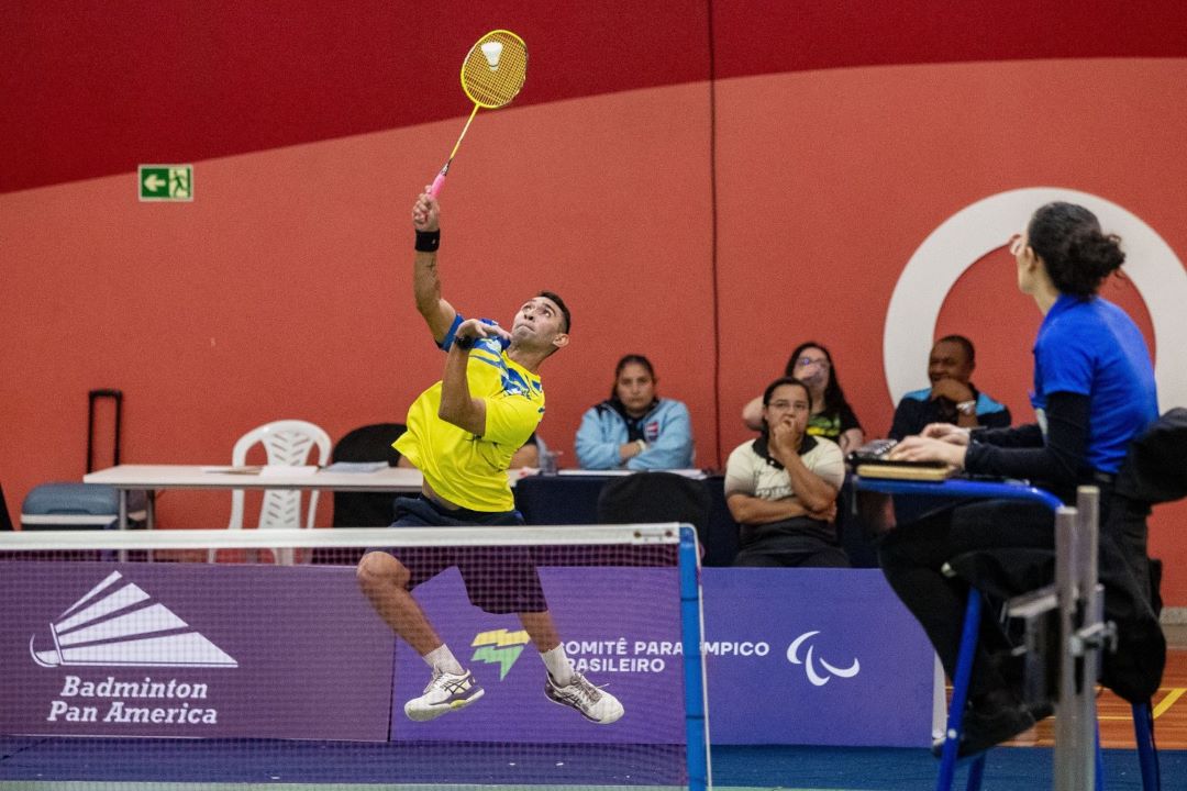 Jonny Paiva, atleta de parabadminton e estudante da Uniateneu, no Ceará. Foto: Alessandra Cabral/CPB