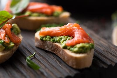 Toast avocat saumon