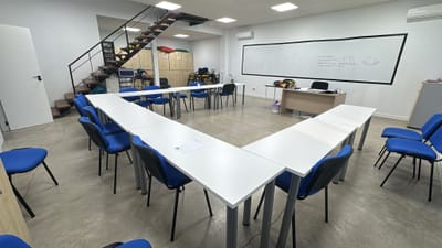 AULA TALLER DE 75 MTS