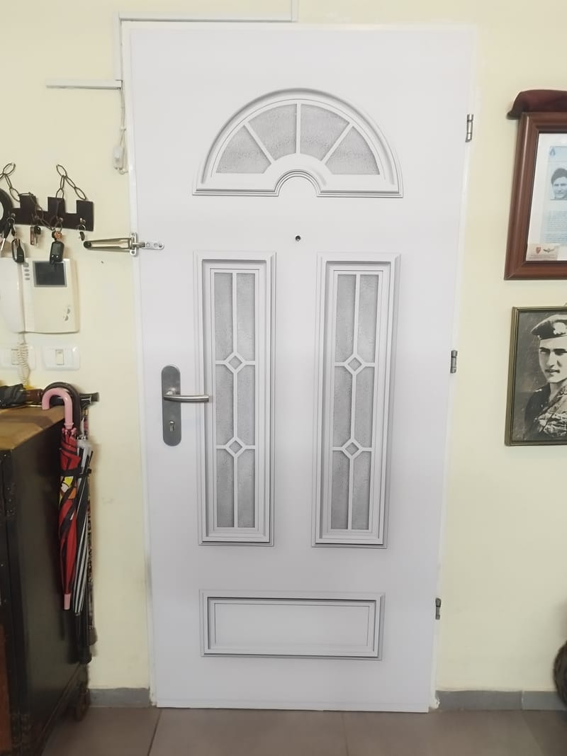 התקנת טפטים לכול הדלתות