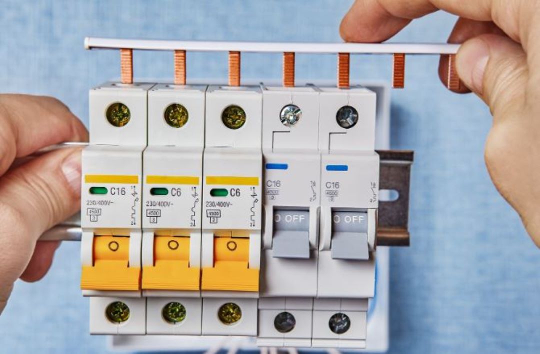 How does a power distribution box works? Image 2