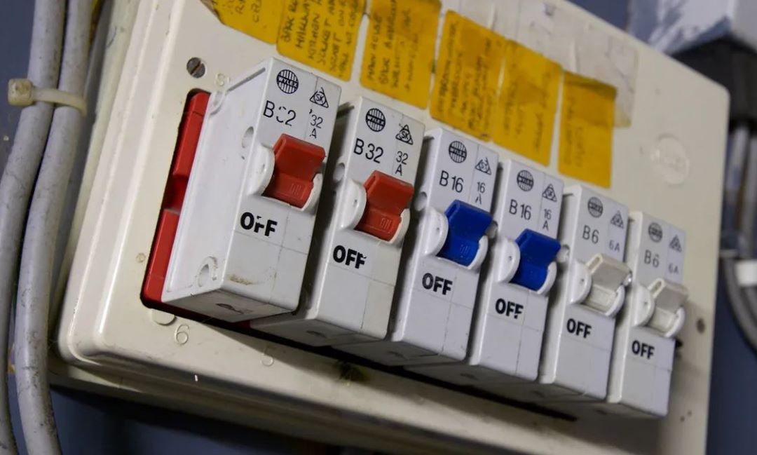 How circuit breakers work? Image 1