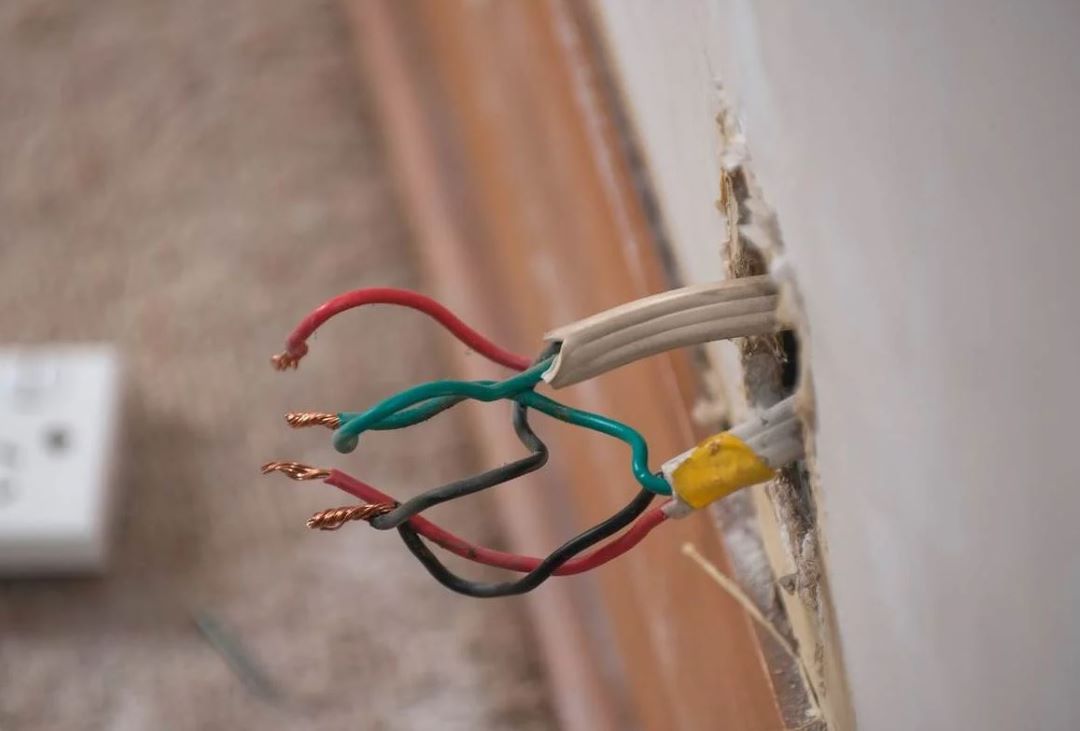 How a 2 Way Switch Wiring Works? Image 9